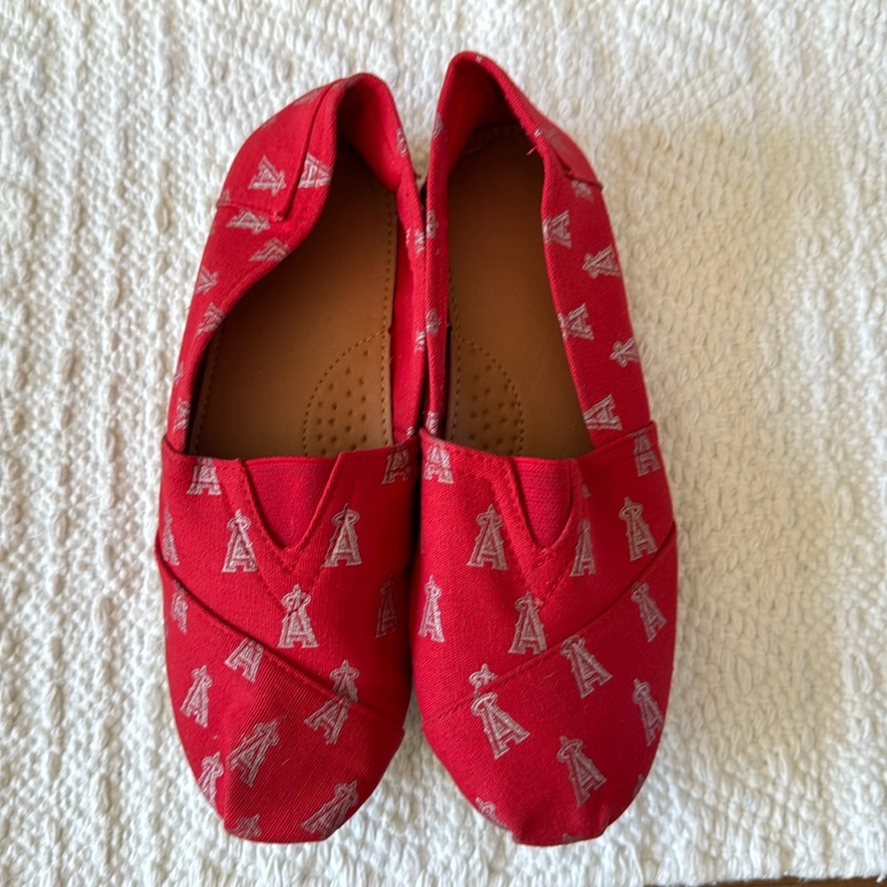 NWOT- MLB Los Angeles Angels Womens Slip On Canvas Shoes Size M